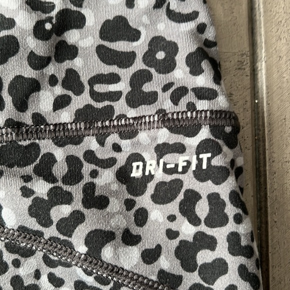 Nike compression reflective capri leggings - Picture 6 of 7